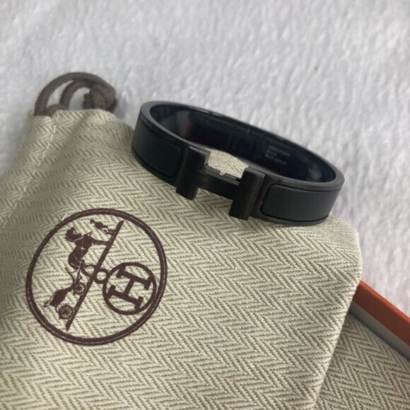 Hermes Black Warrior Enamel Matte Matte Titanium Steel Bracelet PM

Fits small - Picture 7 of 8